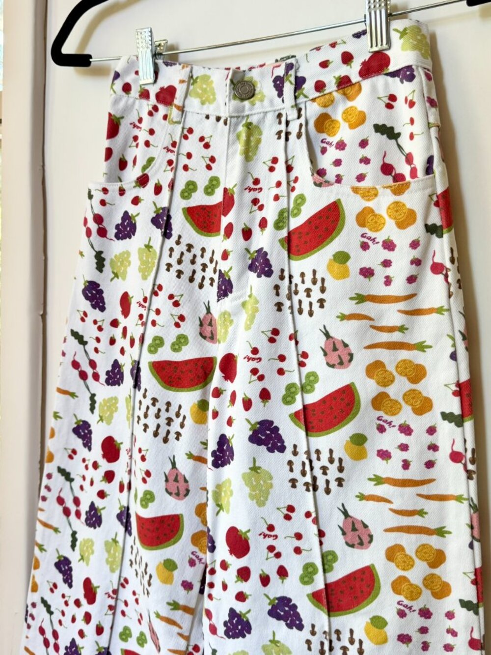 Lisa Says Gah Robyn Wide-Leg Jeans Farmers Market Fruit Print 25 - Picture 4 of 13